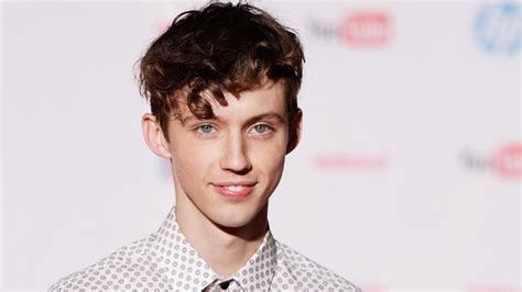 Troye Sivan Has The Best Reaction To His Nude Pics Leaking