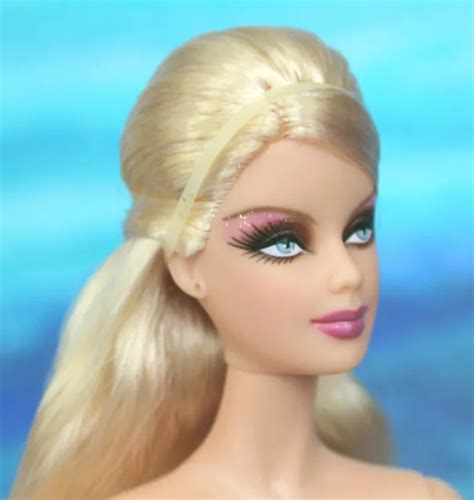 Nude Model Muse Barbie Blonde Wavy Hair Blue Eyes Half Up Mackie New