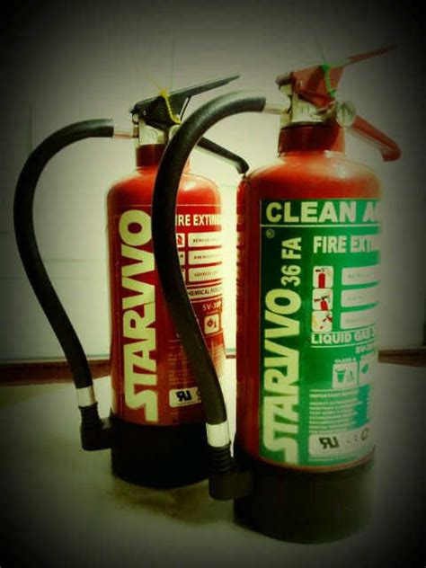 Halon fire extinguishers are recommended for protection of delicate, sensitive and expensive computers, electrical equipment, tapes halon extinguishers are used for fighting class b and class c fires (and sometimes a fires). Pemadam Api Liquid Gas Non Halon Non CFC untuk Ruang ...