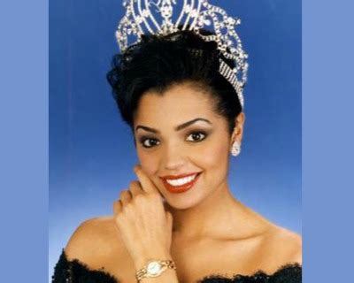 Chelsi Smith Loses Miss Universe Crown And Sash In A Robbery Angelopedia