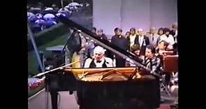 Rare footage of Leonard Bernstein jamming at the Waldbühne in rainy Berlin 1989