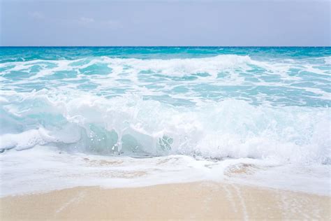 Hd Wallpaper Women Ocean Bikini Beach Sea Bar Refaeli 1366x768 Nature Beaches Hd Art