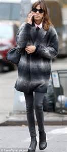Alexa Chung Wraps Up As She Takes A Stroll In Nyc Daily Mail Online