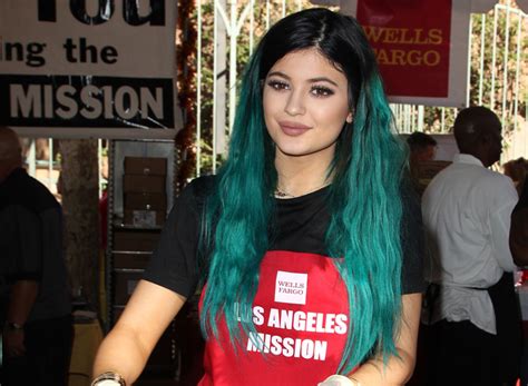 Sie ist inzwischen die jüngste milliardärin der welt und zierte als solche bereits das cover des forbes magazins. Kylie Jenner: Lippen-OP für ihren Freund! - STARZIP