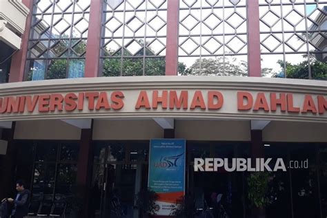 Ristekdikti Uad Kampus Swasta Terbaik Indonesia 2018 Republika Online