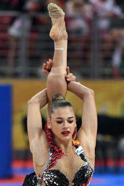 Pin by 𝐼𝓃𝓈𝓅𝒾𝓇𝒶𝓉𝒾𝑜𝓃 𝒟𝒶𝒾𝓁𝓎 on Gymnastics ﾟ Gymnastics pictures