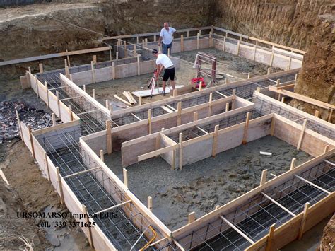 Il preventivo per costruire una casa deve comprendere tutti gli elementi relazionati con la costruzione, includendo gli oneri professionali di coloro che intervengono, affitto delle macchinarie, materiali, mano d'opera, contenitori di rottami o qualunque altro aspetto. Fondamenta3 | Ursomarso Costruzioni