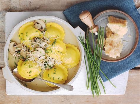 Ravioles au Parmesan bouillon de volaille fait maison bien goûteux et