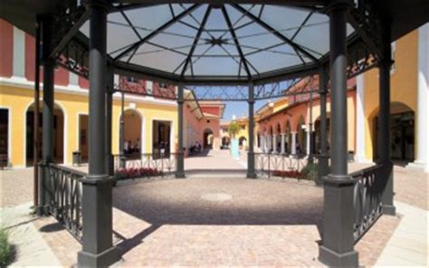 Numerosissimi sono i brand ed i prodotti venduti all'interno del mantova outlet village. Mantova Outlet Village Magasins d'usine