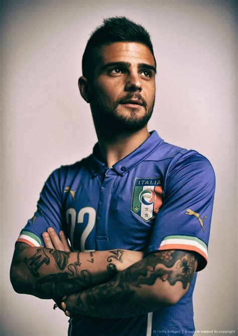 Escolha entre premium de insigne italy da melhor qualidade. Posing Italians - Forza27