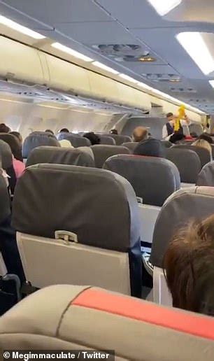 Shocking Footage Shows Packed American Airlines Flight Leaving Nyc Express Digest