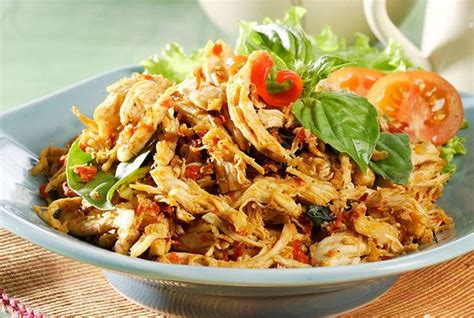 Masukkan daun bawang, daun salam, daun jeruk dan serai, tumis hingga layu. Resep Ayam Suwir Serai dengan Aroma yang Wangi, Cocok Dikonsumsi dengan Keluarga - Kids
