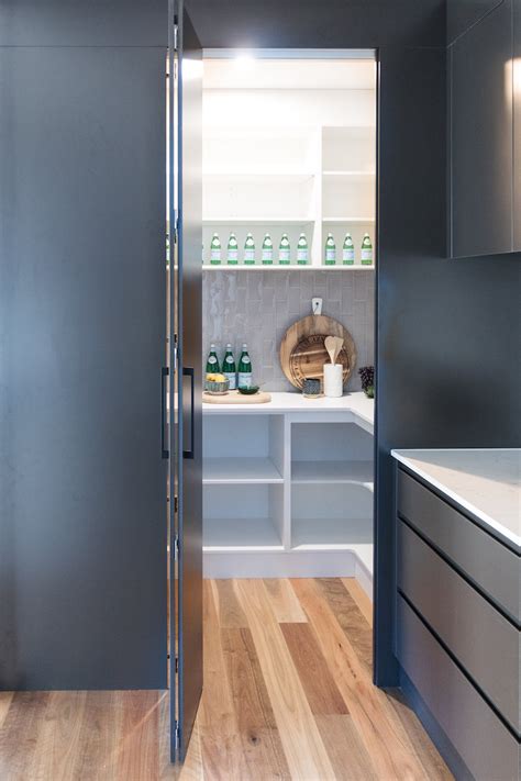 Small and square, long and narrow with double hanging space, and large with an overabundance of free walking space. How to design the perfect walk-in pantry - Style Curator