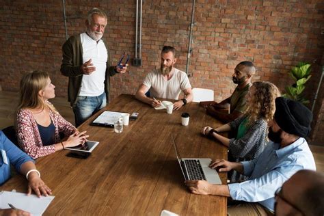 Reasons Why Small Businesses Should Hire A Conference Room Meeting