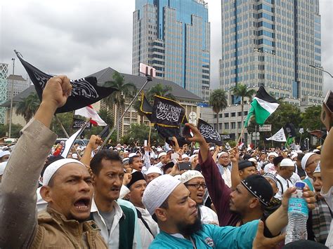 Muslim kingdoms of northern sumatra. Indonesia: l'Islam meno moderato torna forte sulla scena ...