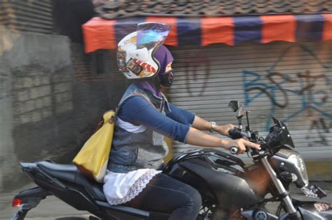 Galeri foto biker cewek cantik naik motor. Cewek Naik Ninja / Gambar Kartun Ninja Wanita | Aliansi ...