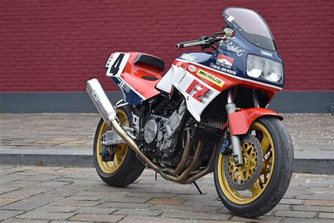 Yamaha dt 50 , 50cc engine , made in japan. La Yamaha FZ 750 de Steph', façon Lawson. | カスタムバイク, バイク