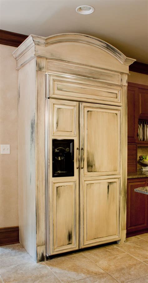 Today i'll to show you how to paint doors (the professional way) so they look amazing for years (or decades) to come. How to Distress Paint a Fridge in 3 Simple Steps...