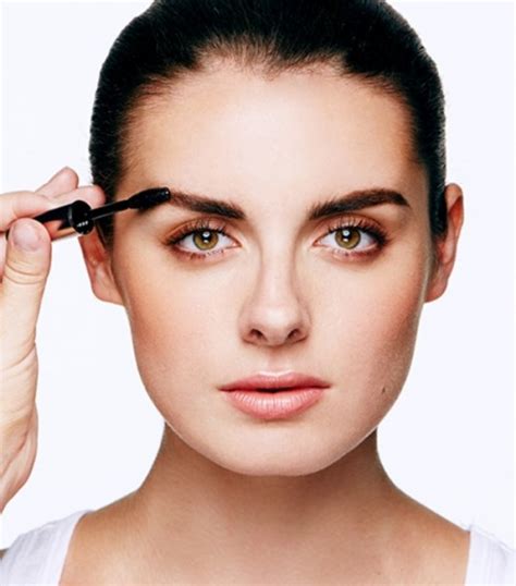 How To Get Cara Delevignes Bushy Eyebrows Look Styleoholic