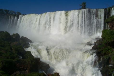 P0001356 Argentina Iguazu Falls Shields Around The World