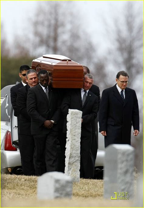 Natasha richardson war eine britische schauspielerin. Natasha Richardson Is Laid To Rest: Photo 1806711 | Liam ...