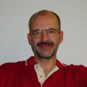 „anne freytag beleuchtet in ihrem neuen jugendroman den umgang einer schulgemeinschaft mit mobbing … dabei erhebt die autorin nicht den moralischen zeigefinger oder zeigt gar den vermeintlich richtigen weg, mit der situation umzugehen. Michael Freitag - Essen (Gymnasium an der Wolfskuhle)