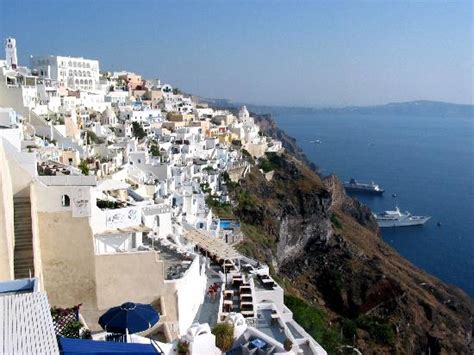 Pero la tranquila santorini es, al mismo tiempo, uno de los lugares con más ambiente, fiesta y agitación de grecia. Fira - La capitale - Foto di Santorini, Cicladi - Tripadvisor