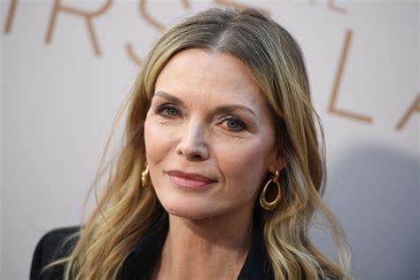 Michelle Pfeiffer Shows Off Make Up Free Selfie With Important Message
