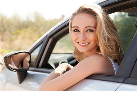 10 Items Every Woman Should Have In Her Car The News Wheel