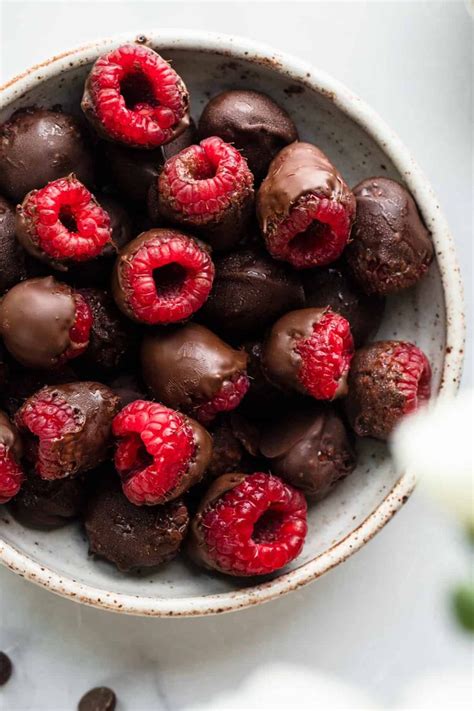 These 3 Ingredient Chocolate Covered Raspberries Are Simply Delicious