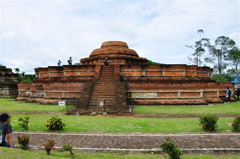 Menurut beberapa sumber, nama muara takus pada kompleks candi iniberasal dari nama sebuah anak sungai yang ada di sekitar komleks candi ini. Candi Muara Takus #Kampar #Riau #Indonesia | Candi ...