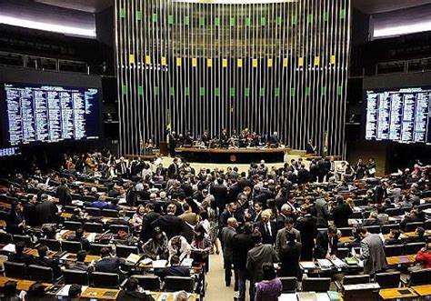 Plenário pode votar projeto que regulamenta terceirização Wagner