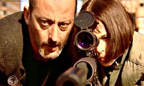 An unusual relationship forms as she becomes his protégée and learns the assassin's trade. Eiga Rebyu: Léon: The Professional (1994)