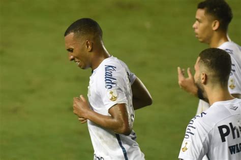Lucas mineiro, de 25 anos, alinhou na época passada. Como Lucas Braga usou as críticas para dar a volta por ...