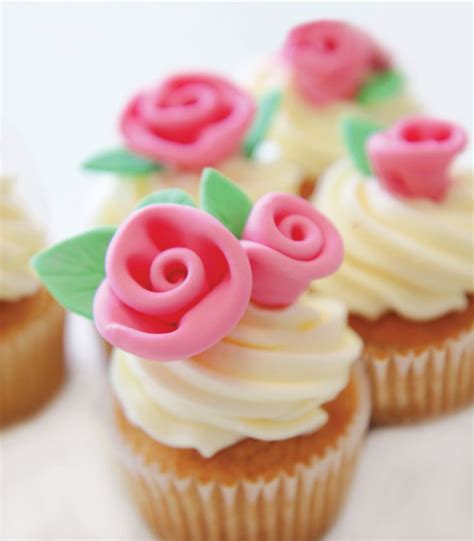 Rolled Rose Cupcake Topper Nicoles Kitchen By Satin Ice Fondant