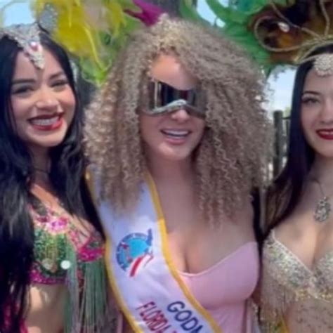 Burbu Se Goza La Parada Puertorrique A En Orlando Videos Primera Hora
