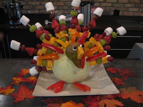 DIY Thanksgiving Fruit Kabobs | Thanksgiving fruit, Thanksgiving fun, Thanksgiving crafts