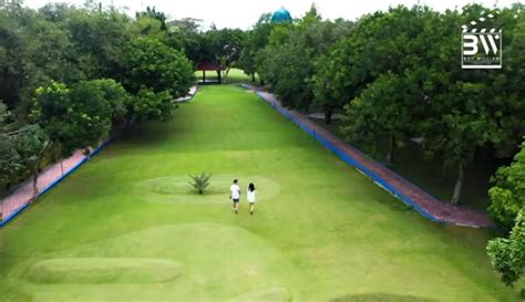 Potret Rumah Ovi Dian Ada Lapangan Golf Dan Masjid Photo Fimela Com