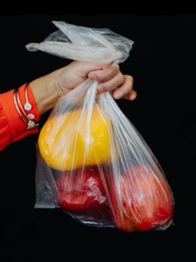 Tentu kita biasa beli buah potong dalam plastik yang dijual di tepi jalan. Plastik buah Roll potong (LDPE) 10"x16"x0.02mm (1kg) - PT ...