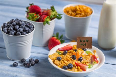Download Cereal Muesli Fruit Strawberry Blueberry Food Breakfast 4k