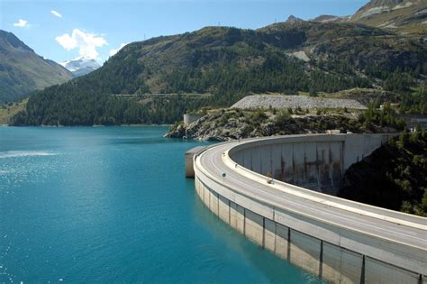 Skiing, freeride, freestyle, golf, mtb… book online accommodation, ski. Barrage de Tignes (Tignes, 1952) | Structurae