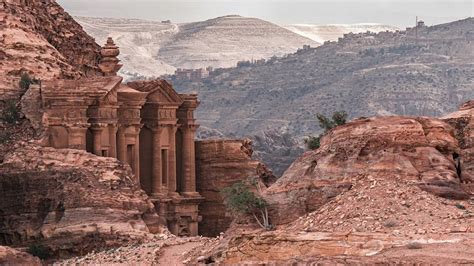 Separated from ancient palestine by the jordan river, the region played a prominent role in biblical history.the ancient biblical kingdoms of moab, gilead, and edom lie within its borders, as does the famed red stone city of petra, the capital of the nabatean kingdom and of the roman. В Иордании начались масштабные раскопки у «сокровищницы ...