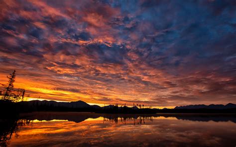 Download Wallpaper 3840x2400 Hills Lake Water Sunset Evening 4k