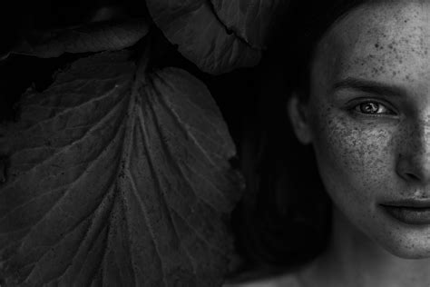 wallpaper monochrome women model portrait freckles face 500px leaves 2048x1366