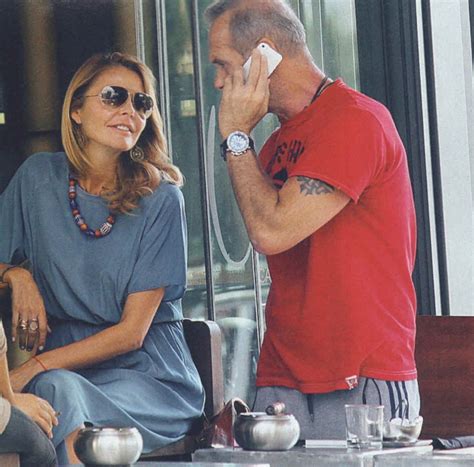 Η τζένη μπαλατσινού είναι μία γυναίκα που τόσο μέσω του μόντελινγκ, όσο και μέσω της τηλεπαρουσίασης είναι ευρέως γνωστή στο τηλεοπτικό κοινό. Πέτρος Κωστόπουλος - Τζένη Μπαλατσινού: Βγήκαν για φαγητό ...