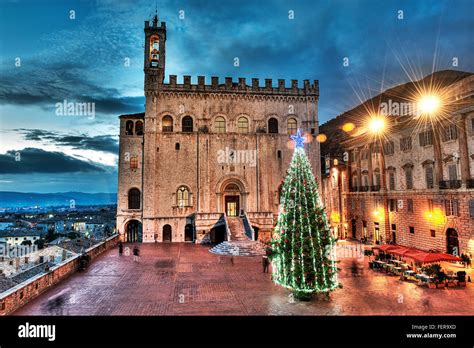Gubbio Umbría Italia En El Tiempo De Navidad La Magnífica Piazza