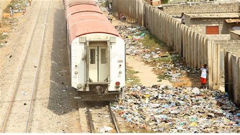 Lixo E Vandalismo Impedem Exploração Da Linha Dupla Do Caminho De Ferro De Luanda Angola
