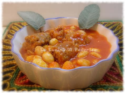 Trovare una ricetta unica dei fagioli in umido con la ricchezza della nostra cucina italiana è veramente difficile. La cucina di Federica: Fagioli in umido con salsiccia