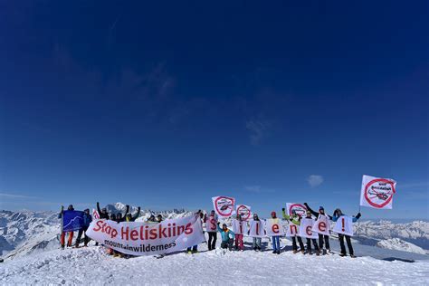 Die besten skireisen, skigebiete, skihütten, hotels, pensionen, appartments, appartements, skiurlaub direkt und günstig. Stop Heliskiing-Demo auf dem Petit Combin | 1815.ch