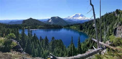 Summit Lake And Bearhead Mountain Washington A Lake With A Stunning